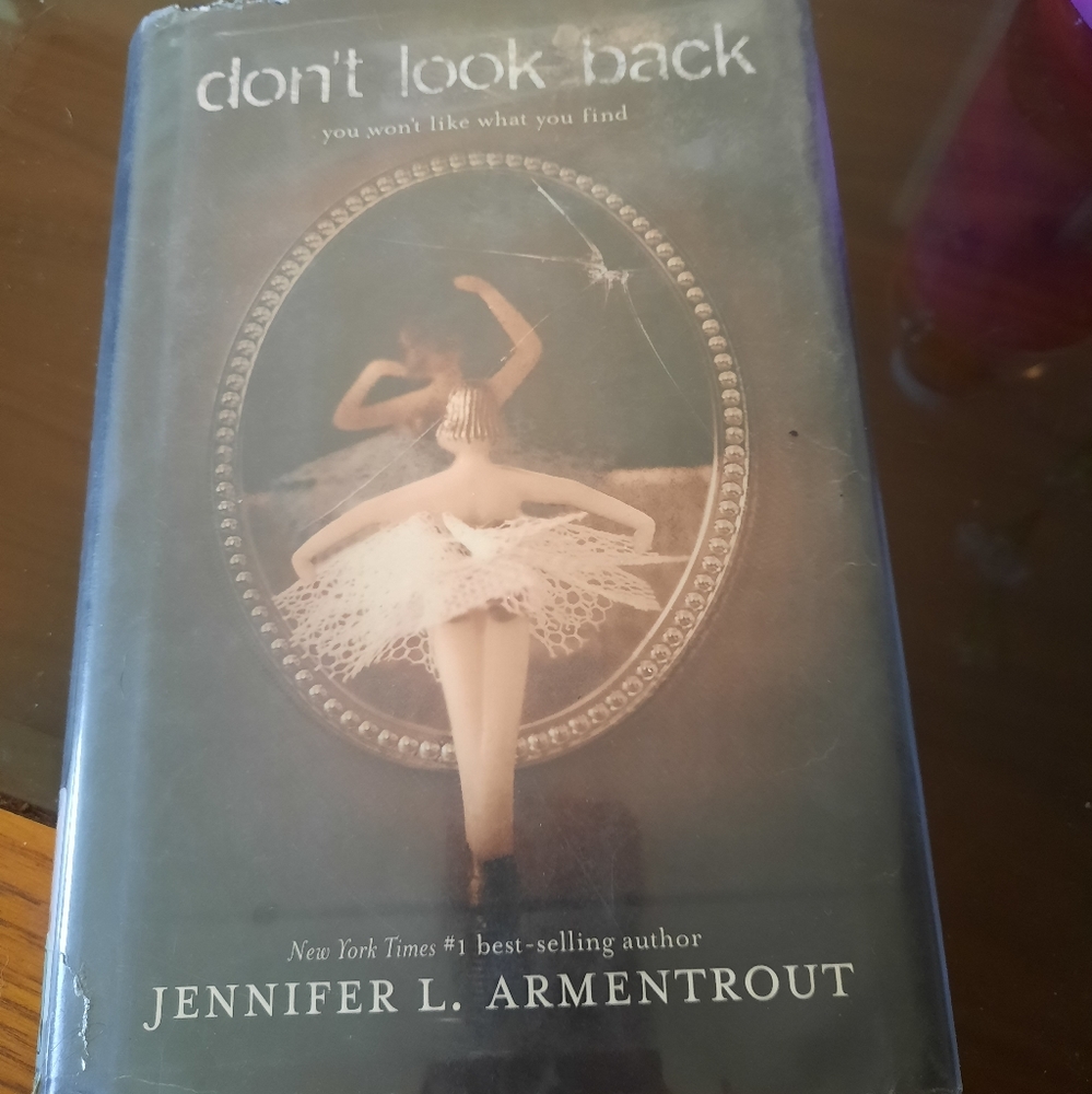 Don't look back by Jennifer L. Armentrout
